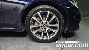 Mercedes-Benz E-Class E300 4MATIC Exclusive 2020 года из Южной Кореи