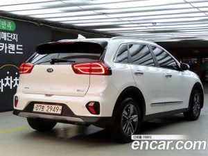 Kia Niro 1.6 HEV 2020 года из Южной Кореи
