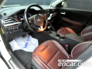 Kia Niro 1.6 HEV 2020 года из Южной Кореи