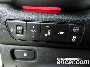 Kia Niro 1.6 HEV 2020 года из Южной Кореи