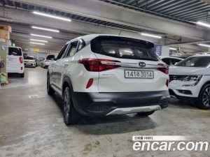 Kia Seltos Дизель 1.6 2WD 2022 года из Южной Кореи
