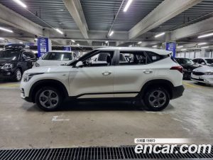 Kia Seltos Дизель 1.6 2WD 2022 года из Южной Кореи