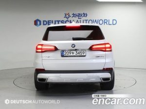 BMW X5 xDrive 45e xLine 2021 года из Южной Кореи