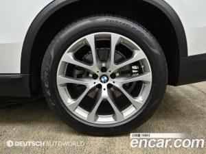 BMW X5 xDrive 45e xLine 2021 года из Южной Кореи