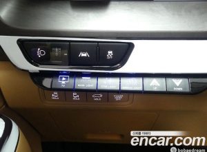 Kia Carnival Бензин 9-Seater HI-Limousine (Special Hi-End Version) 2023 года из Южной Кореи