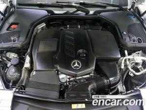 Mercedes-Benz CLS-Class CLS300d AMG Line 2020 года из Южной Кореи