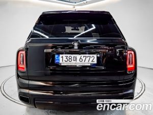 Rolls-Royce Cullinan 6.7 V12 Black Badge 2021 года из Южной Кореи