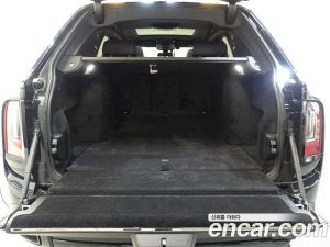 Rolls-Royce Cullinan 6.7 V12 Black Badge 2021 года из Южной Кореи