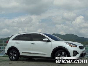 Kia Niro 1.6 HEV 2020 года из Южной Кореи