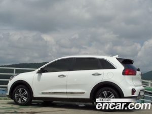 Kia Niro 1.6 HEV 2020 года из Южной Кореи