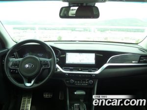 Kia Niro 1.6 HEV 2020 года из Южной Кореи
