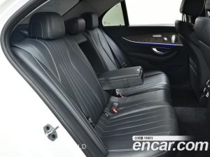Mercedes-Benz E-Class E300e 4MATIC Exclusive 2020 года из Южной Кореи