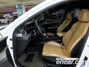 Kia K5 2021 года из Южной Кореи