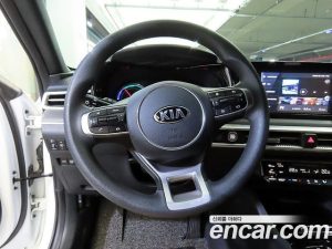 Kia K5 2021 года из Южной Кореи