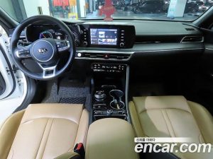 Kia K5 2021 года из Южной Кореи