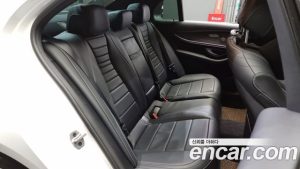 Mercedes-Benz E-Class E350 4MATIC AMG Line 2021 года из Южной Кореи