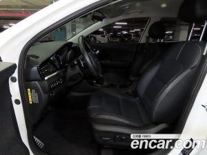 Kia Niro 1.6 HEV 2020 года из Южной Кореи