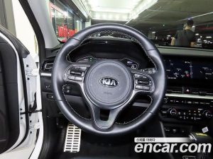 Kia Niro 1.6 HEV 2020 года из Южной Кореи