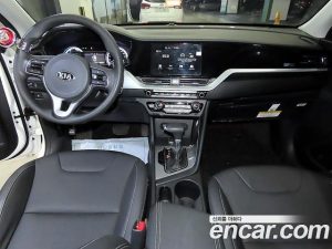 Kia Niro 1.6 HEV 2020 года из Южной Кореи
