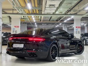 Porsche Panamera 4.0 Turbo 2020 года из Южной Кореи