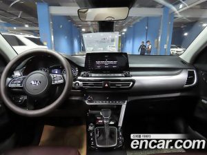 Kia Seltos Бензин 1.6 Turbo 2WD 2020 года из Южной Кореи