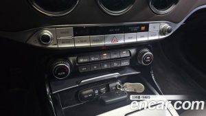 Kia Stinger 2.0 Turbo 2WD 2019 года из Южной Кореи