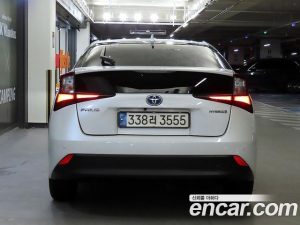 Toyota Prius 1.8 2021 года из Южной Кореи
