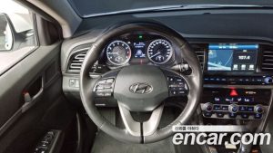 Hyundai AVANTE 1.6 2020 года из Южной Кореи