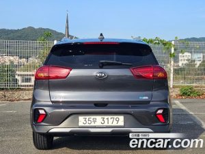 Kia Niro 1.6 HEV 2020 года из Южной Кореи