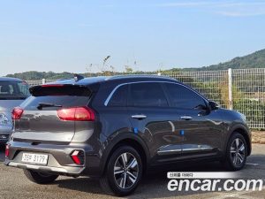 Kia Niro 1.6 HEV 2020 года из Южной Кореи