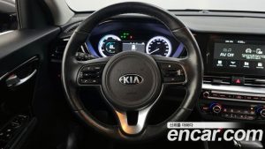 Kia Niro 1.6 HEV 2020 года из Южной Кореи
