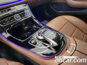 Mercedes-Benz E-Class E300 4MATIC AMG Line 2020 года из Южной Кореи