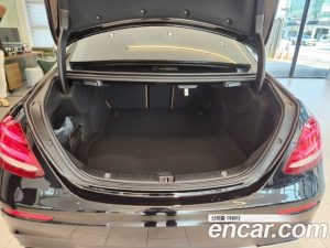 Mercedes-Benz E-Class E300 4MATIC AMG Line 2020 года из Южной Кореи