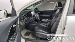 Kia Niro 1.6 HEV 2020 года из Южной Кореи
