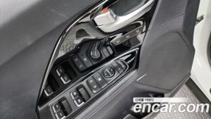 Kia Niro 1.6 HEV 2020 года из Южной Кореи