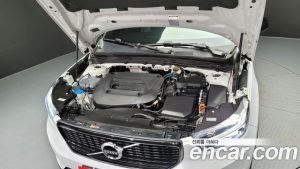Volvo XC40 B4 R-디자인 2021 года из Южной Кореи