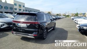 Kia Carnival Бензин 9-Seater Signature 2023 года из Южной Кореи