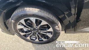 Kia Carnival Бензин 9-Seater Signature 2023 года из Южной Кореи