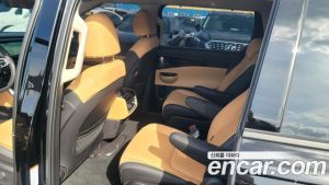 Kia Carnival Бензин 9-Seater Signature 2023 года из Южной Кореи