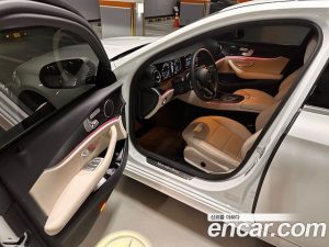 Mercedes-Benz E-Class E250 AMG Line 2023 года из Южной Кореи