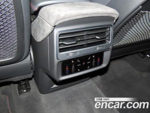 Audi RSQ8 4.0 TFSI 4WD 2021 года из Южной Кореи