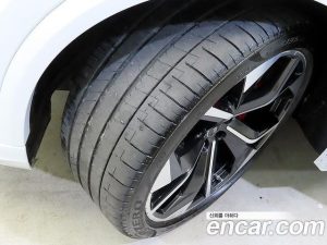 Audi RSQ8 4.0 TFSI 4WD 2021 года из Южной Кореи