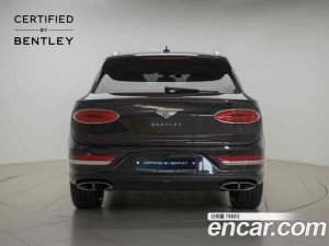 Bentley Bentayga 4.0 V8 Azure 2023 года из Южной Кореи