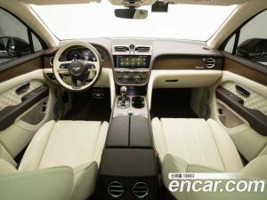 Bentley Bentayga 4.0 V8 Azure 2023 года из Южной Кореи