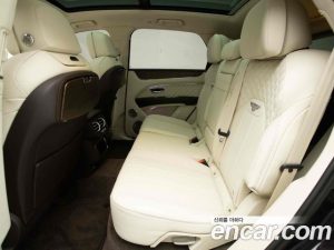Bentley Bentayga 4.0 V8 Azure 2023 года из Южной Кореи