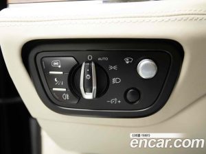 Bentley Bentayga 4.0 V8 Azure 2023 года из Южной Кореи