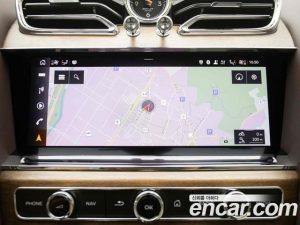 Bentley Bentayga 4.0 V8 Azure 2023 года из Южной Кореи