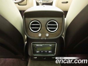 Bentley Bentayga 4.0 V8 Azure 2023 года из Южной Кореи