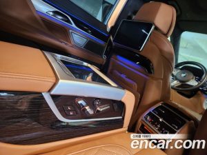 BMW 7-Series 740Li xDrive M Sport 2021 года из Южной Кореи