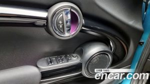 Mini Cooper Convertible DEFAULT 2019 года из Южной Кореи